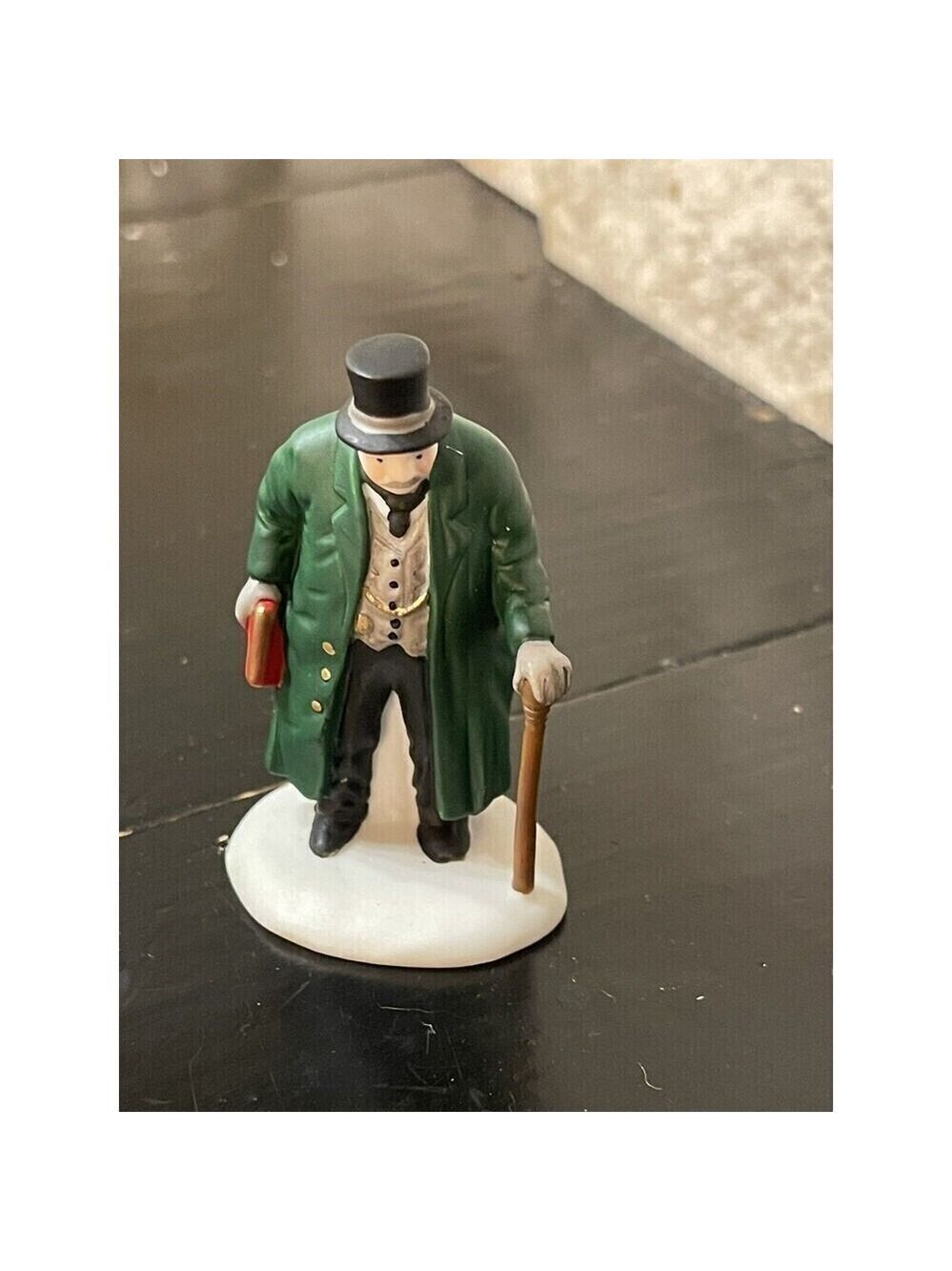 Dept 56 Oliver Twist Heritage Village Set Of 3 Porcelain Figurines #5554-9 - Picture 4 of 8